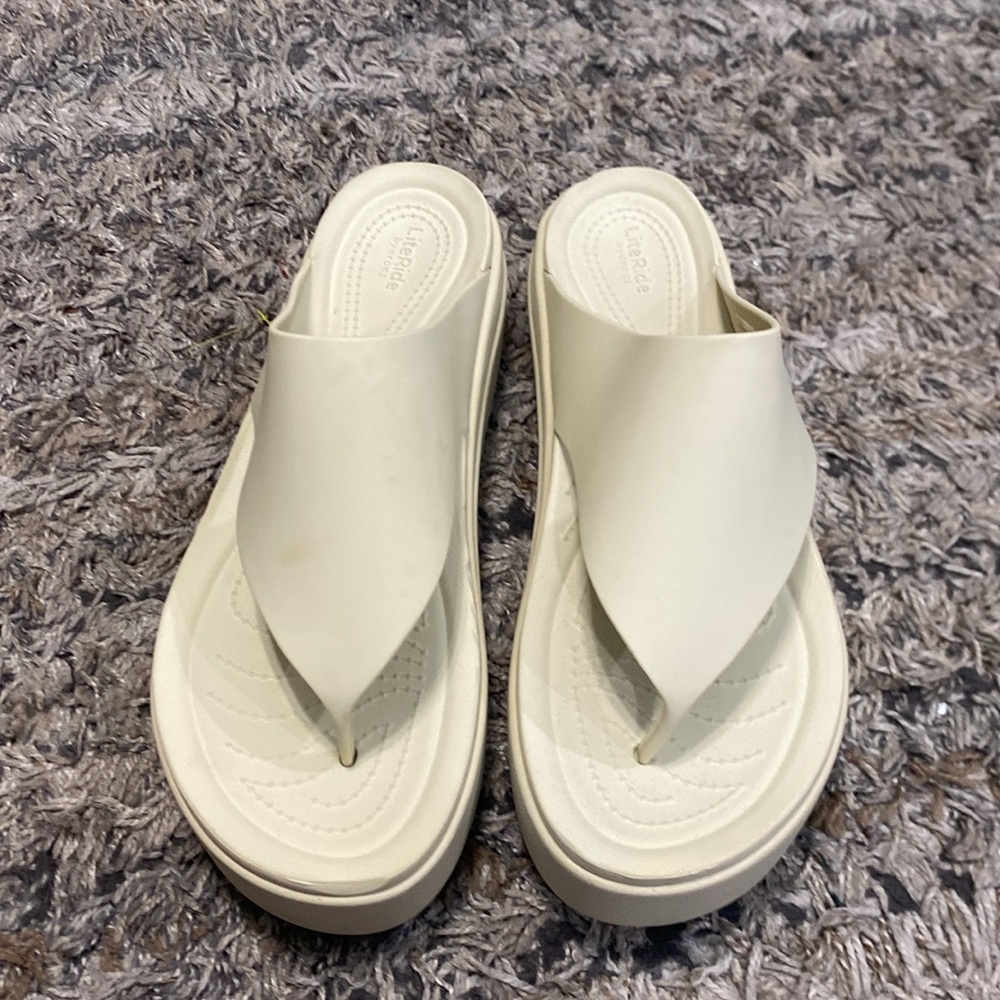 CROCS Women's Off-White cream Platform flip flop Sandals sz W11 - Picture 2 of 9
